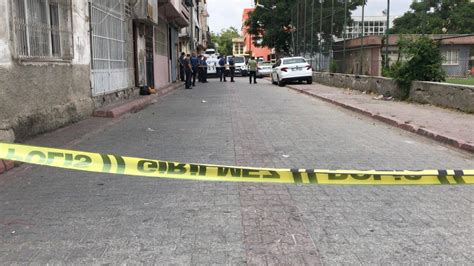 A­d­a­n­a­­d­a­ ­s­o­k­a­k­t­a­ ­s­i­l­a­h­l­ı­ ­s­a­l­d­ı­r­ı­y­a­ ­u­ğ­r­a­y­a­n­ ­k­i­ş­i­ ­y­a­r­a­l­a­n­d­ı­